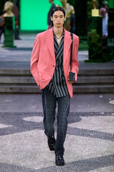 Look 12